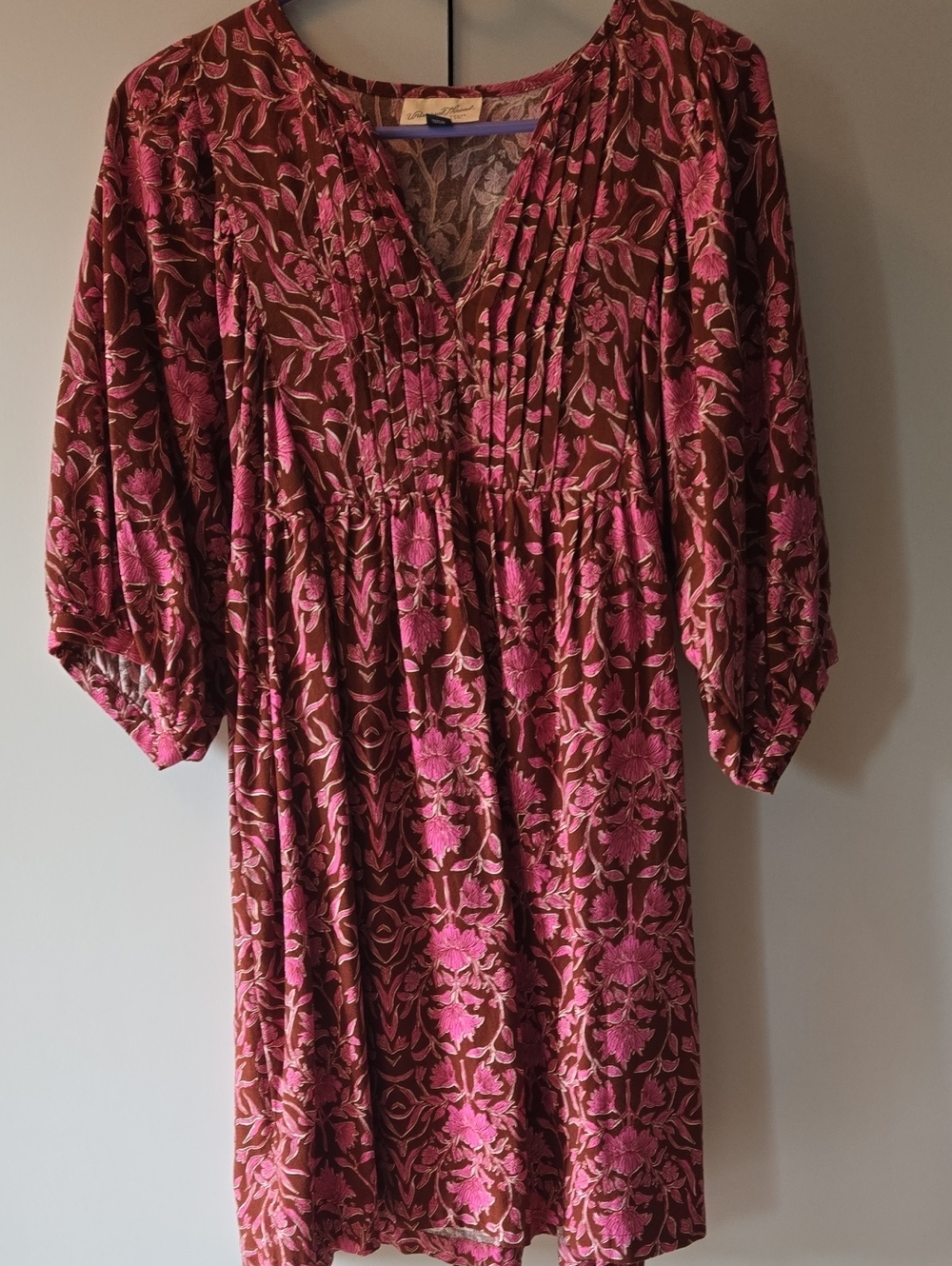 Universal Thread Pink Floral Pintuck V-Neck Long Sleeve Dress on Brown